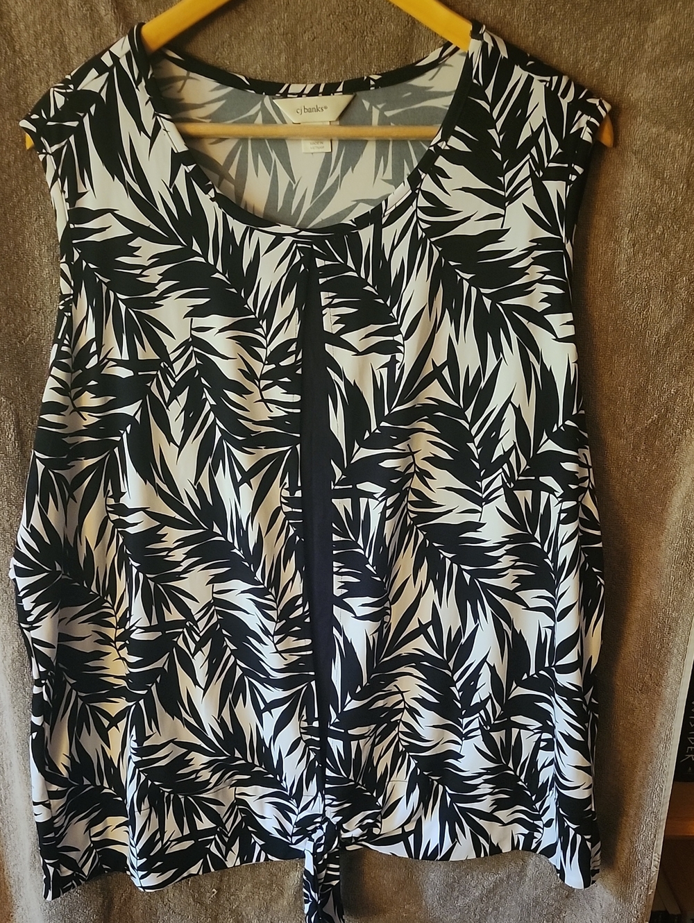 CJ Banks Black and White Leaf-Print Sleeveless Camisole